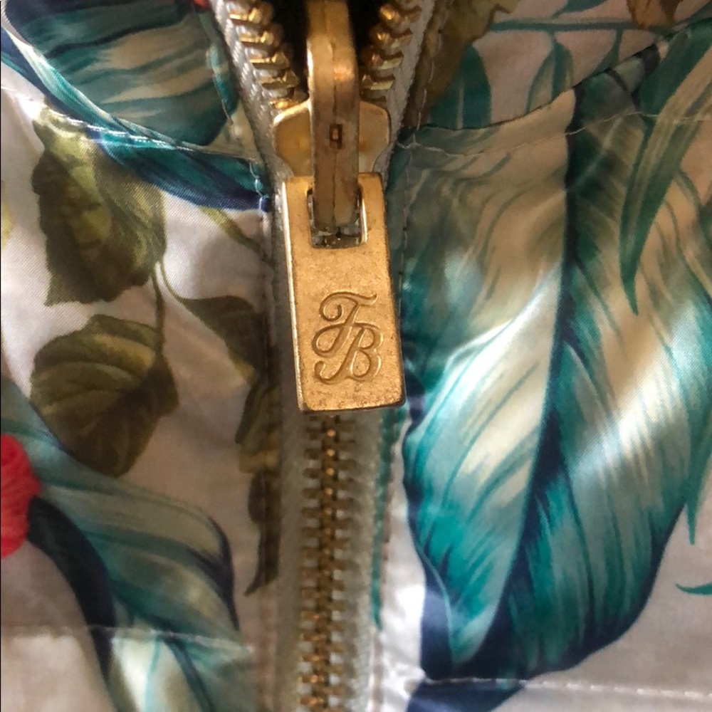 Tommy Bahama reversible down vest - Picture 4 of 6